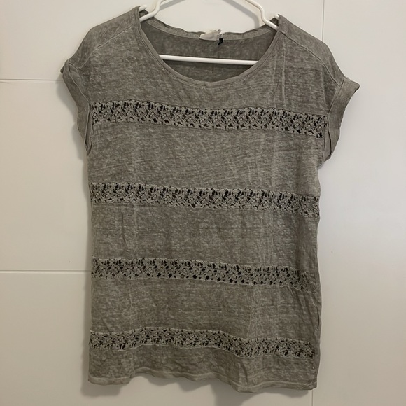 Akemi Kin (Anthro) Lattice Linen Stripe Tee - Picture 4 of 10